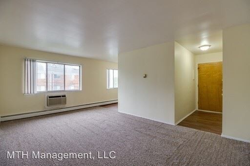 Building Photo - 3227-3227 Holiday Dr