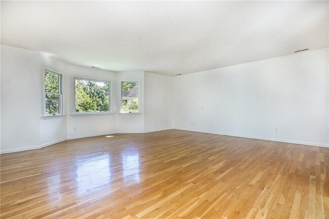 Building Photo - 8 Beechtree Dr