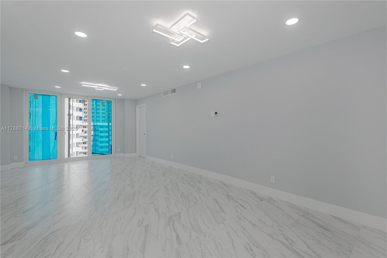 Foto principal - 3180 S Ocean Dr