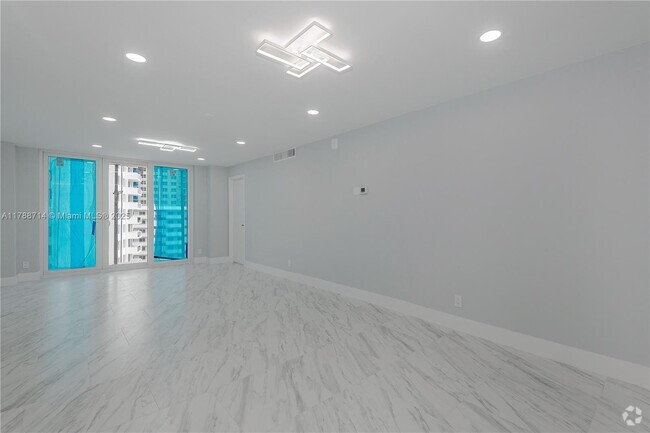 Building Photo - 3180 S Ocean Dr