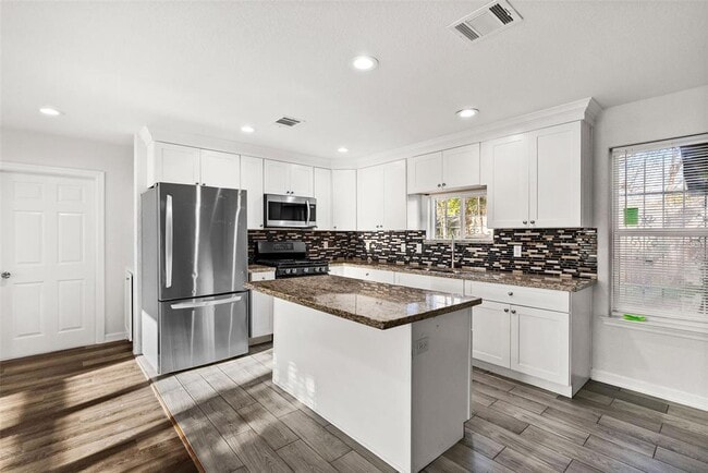 Building Photo - 9337 Rosehaven Dr