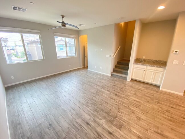 Foto del edificio - Gorgeous 3Bed/4Bath/2Car, 3-Story Townhome nestled in this beautiful Summerlin West Gated Communi...