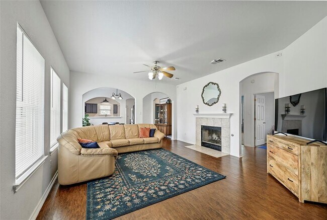 Foto del edificio - 808 N Creek Blvd