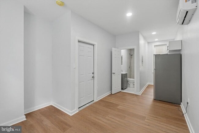 Building Photo - 251 S 44th St