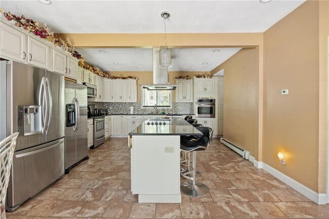 Building Photo - 122 Pine St