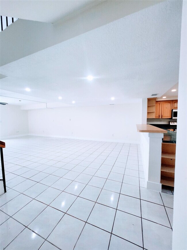 Foto del edificio - 793 NE 206th St