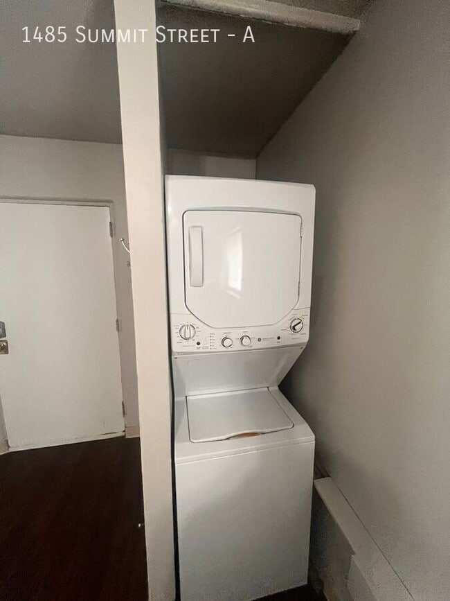 Foto del edificio - 1485 Summit St