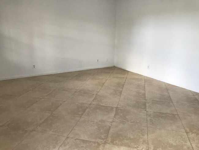 Foto del edificio - 1305 Periwinkle Pl