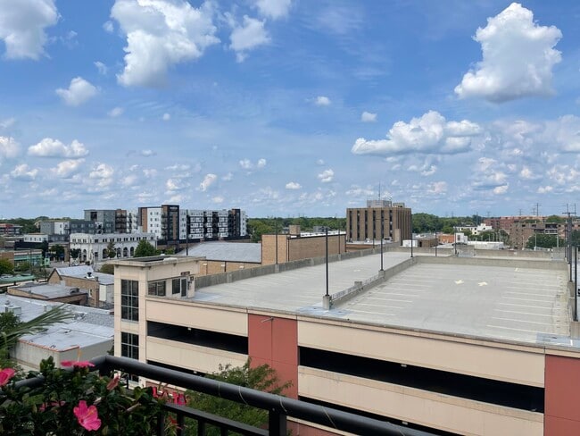 Building Photo - 647 Metropolitan Way