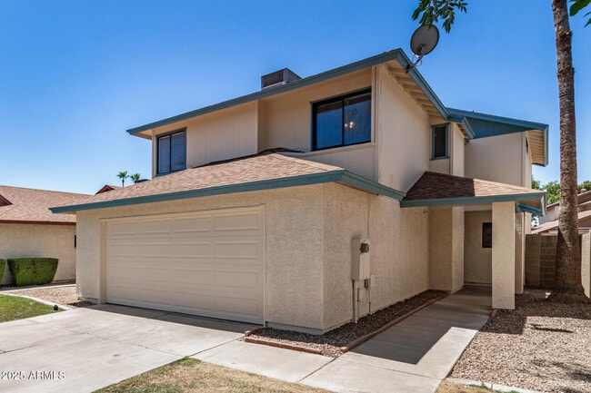 Building Photo - 10023 W Sells Dr