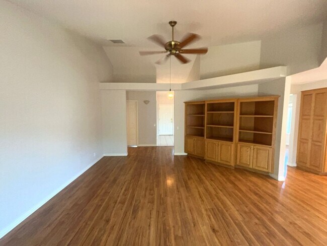 Foto del edificio - 7168 Lawnridge St NE