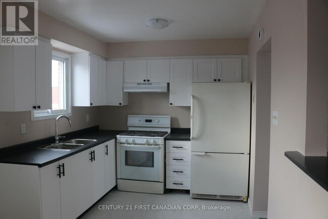 Building Photo - 51 Sholto Dr