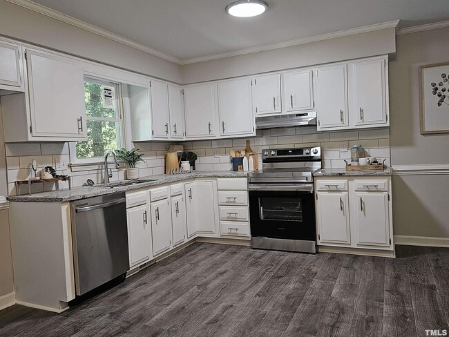 Foto del edificio - 5904 Applewood Ln