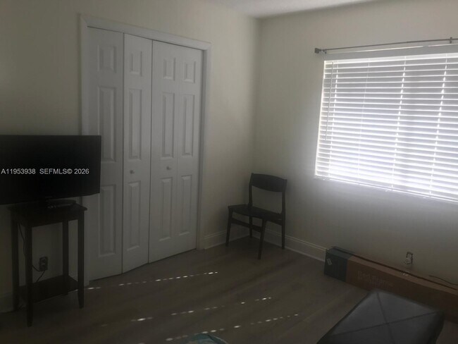 Foto del edificio - 195 Lakeview Dr