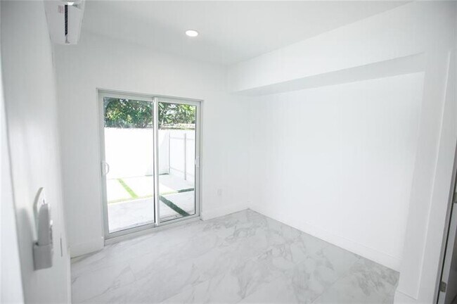Foto del edificio - 1112 NE 17th Terrace