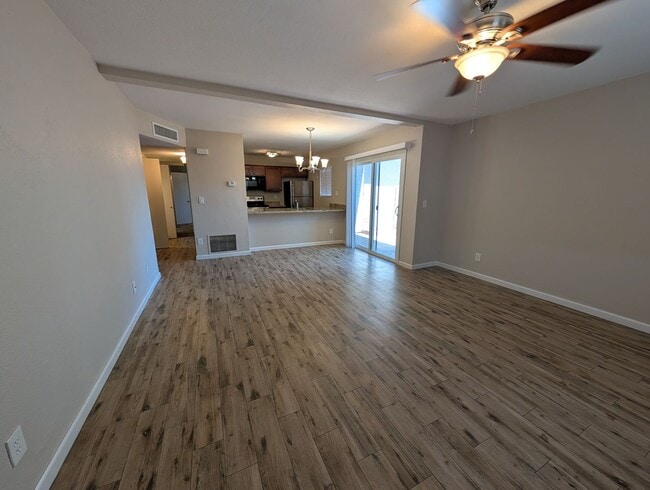 Building Photo - 623 W Guadalupe Rd