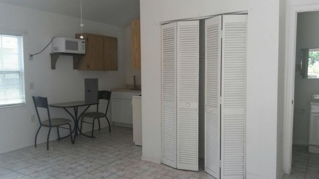 Foto del edificio - 10080 Olivia St.