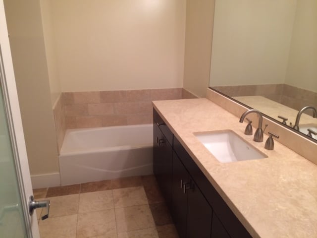 Building Photo - 304 S Elm Dr