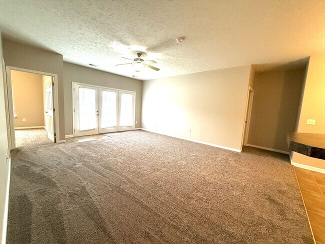 Foto del edificio - 9400 Clubview Dr