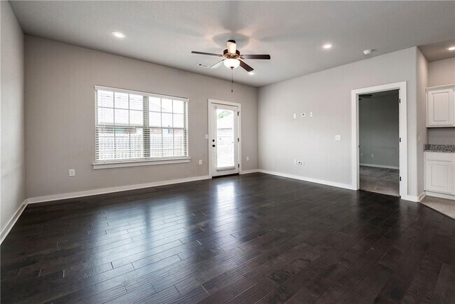 Foto del edificio - 505 W Stoney Point Rd