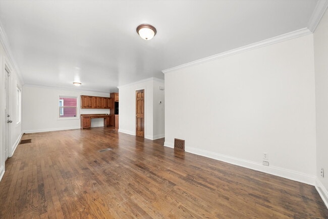 Foto del edificio - Updated 5-Bedroom, 2-Bath Home Across from the Park