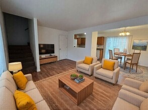 Building Photo - 1914 SE Douglas Ave