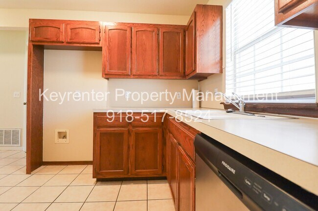 Foto del edificio - 2 Bed 1 Bath House in Claremore