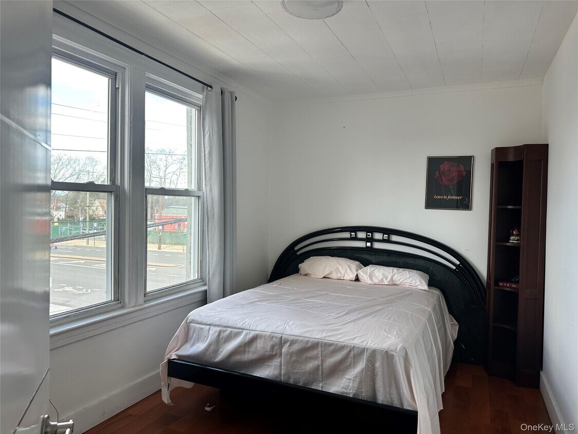 Foto principal - 77-02-77164 164th St