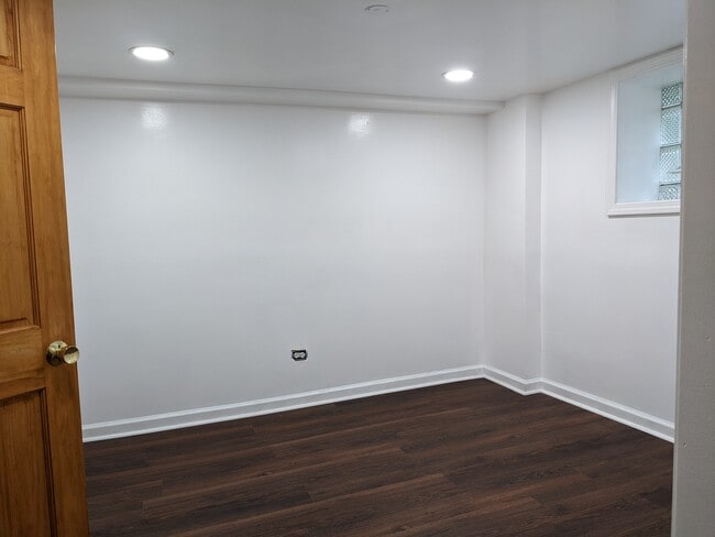 Foto del edificio - 5719 W Giddings St