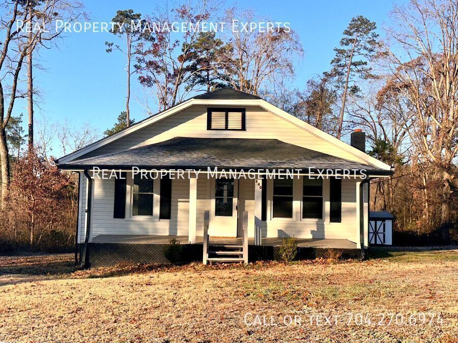 Primary Photo - **MOVE IN SPECIAL!**Charming 2BR/2BA Home ...