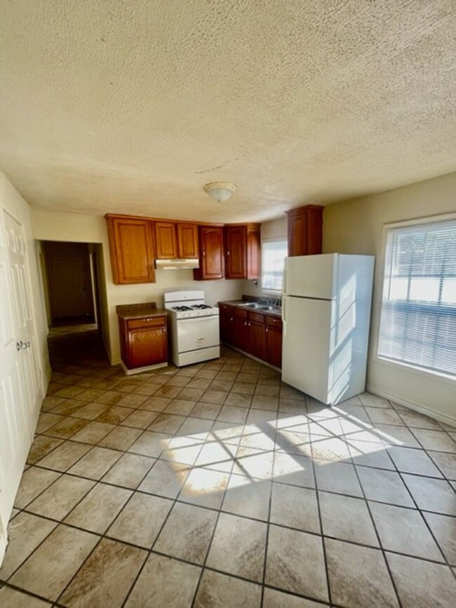 Foto del edificio - 2314 Mistletoe St