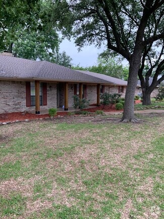 Building Photo - 2800 Shoreline Dr