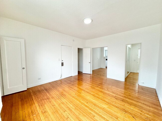 Foto del edificio - Spacious Studio on 12 Street between Eucli...