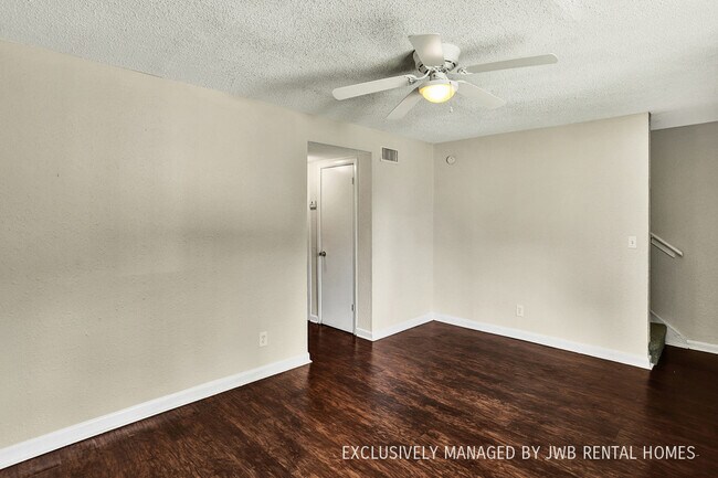 Foto del edificio - 1834 Broadway Ave