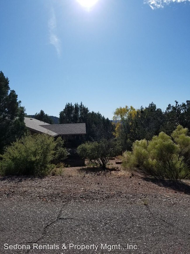 Building Photo - 3 br, 2 bath House - 15 Essex