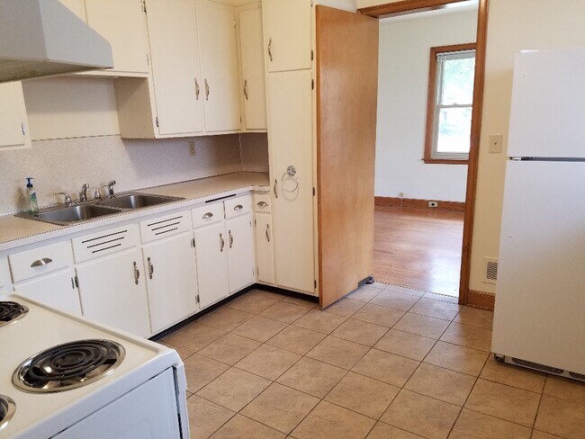 Kitchen2 - 1716 State St