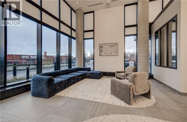 Building Photo - 25 Wellington St S