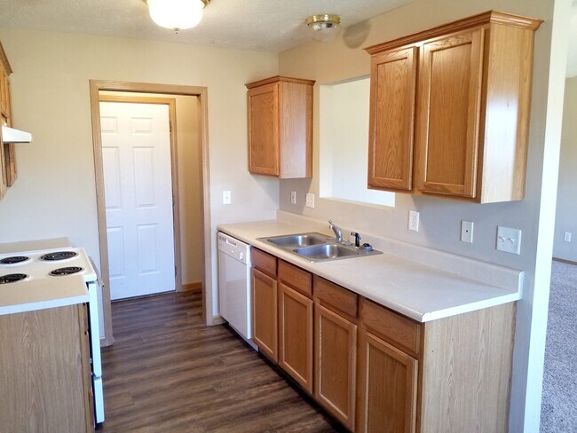 Foto del edificio - 813 N Pinewood Ave