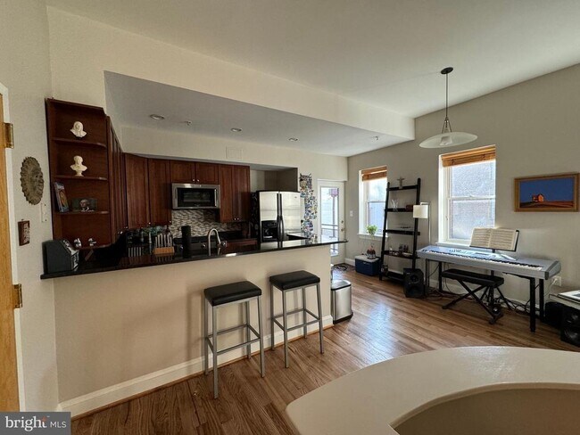 Foto del edificio - 1417 Chapin St NW