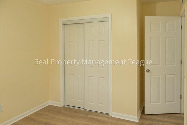 Building Photo - Beautiful one Bedroom apartment