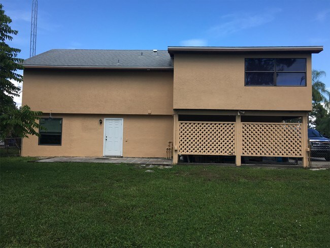 Foto del edificio - 18478 Tulip Rd