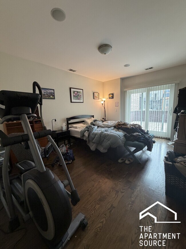 Foto del edificio - 2127 W Division St