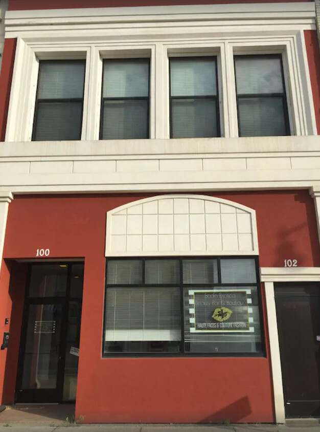 Primary Photo - 102 W Main St