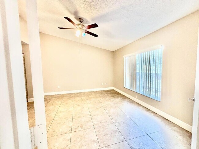 Foto del edificio - 1298 NW 15th Ave