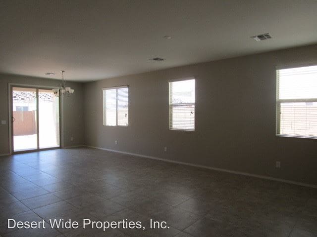 Foto del edificio - 7749 W Glass Ln