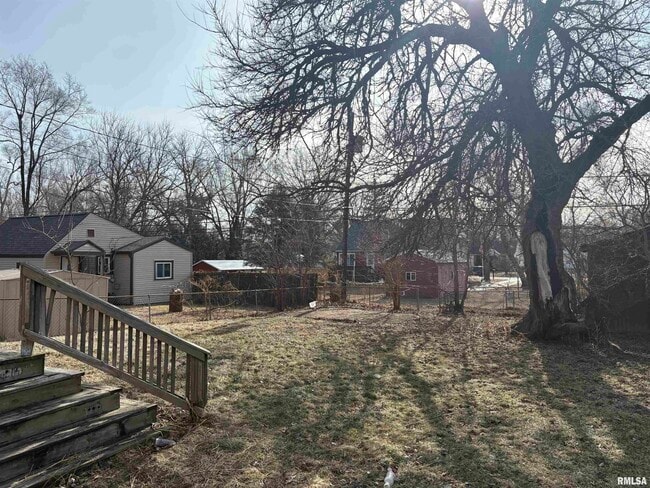 Building Photo - 2214 W Tripp Ave