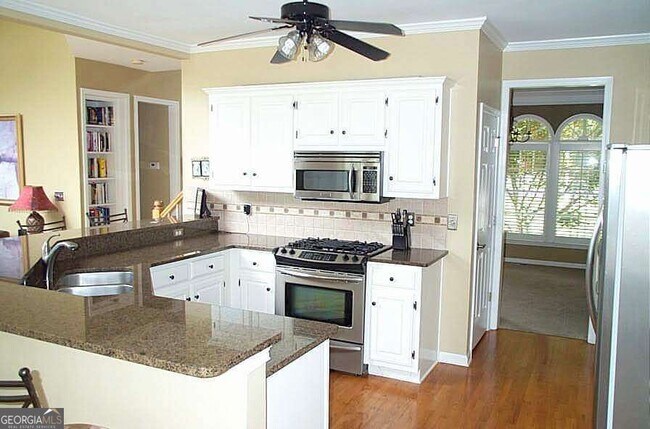 Building Photo - 10635 Cauley Creek Dr