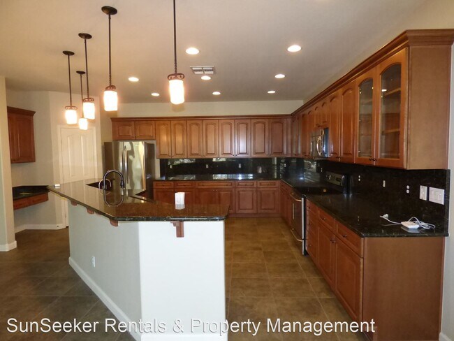 Building Photo - 3 br, 3.5 bath House - 16253 W Earll Dr