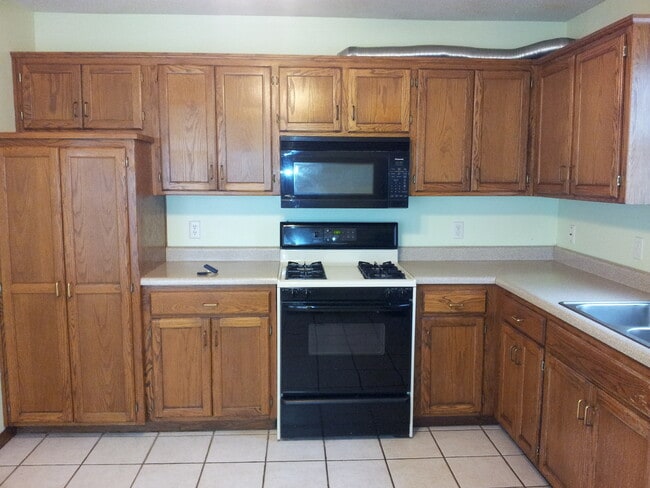 Foto del edificio - fenced backyard