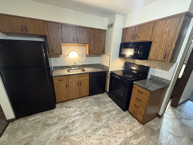 Kitchen - 5792 Pepperwood Ct